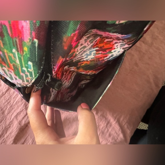 Herschel Duffle Bag - Picture 6 of 13